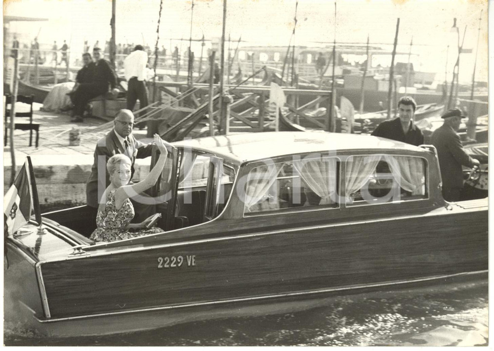 1959 VENEZIA Bacino SAN MARCO Gustav e Anita EKBERG Franco SILVA in motoscafo