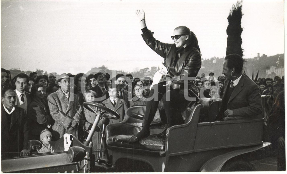 1959 CARNEVALE DI RAPALLO Caccia al tesoro Anita EKBERG su DE DION-BOUTON (1)