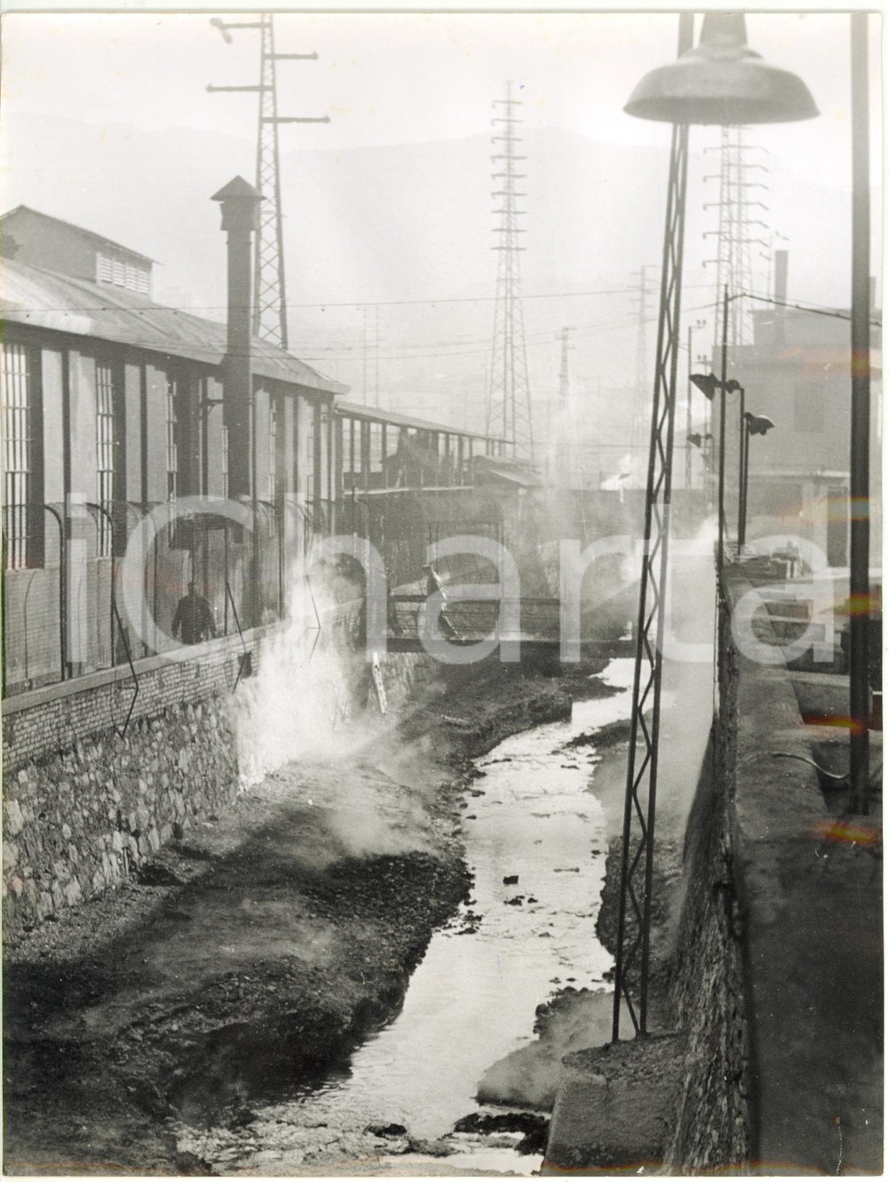 1955 GENOVA - FEGINO Incendio raffineria PURFINA Impianti dopo lo spegnimento