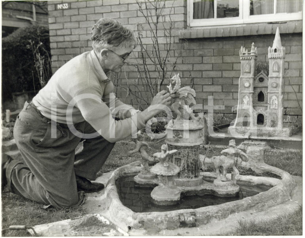 1960 CARDIFF ELY - Boilermaker Bill PRITCHARD making a concrete sculpture *Photo