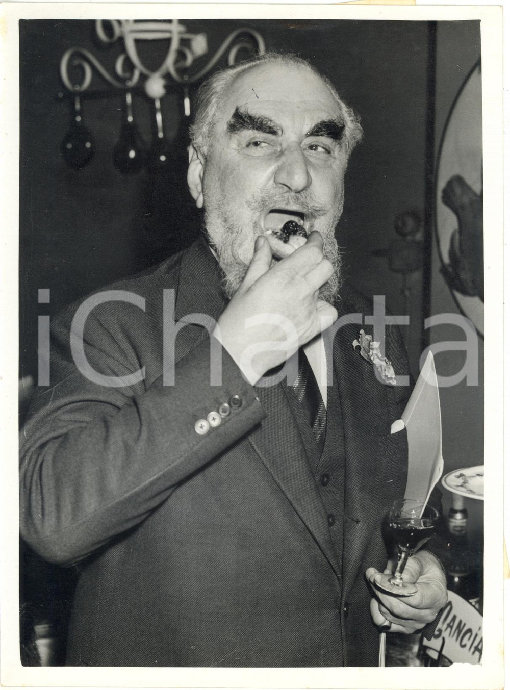 1961 LONDON - PICCADILLY Nubar GULBENKIAN at Italian gastronomic festival *Photo