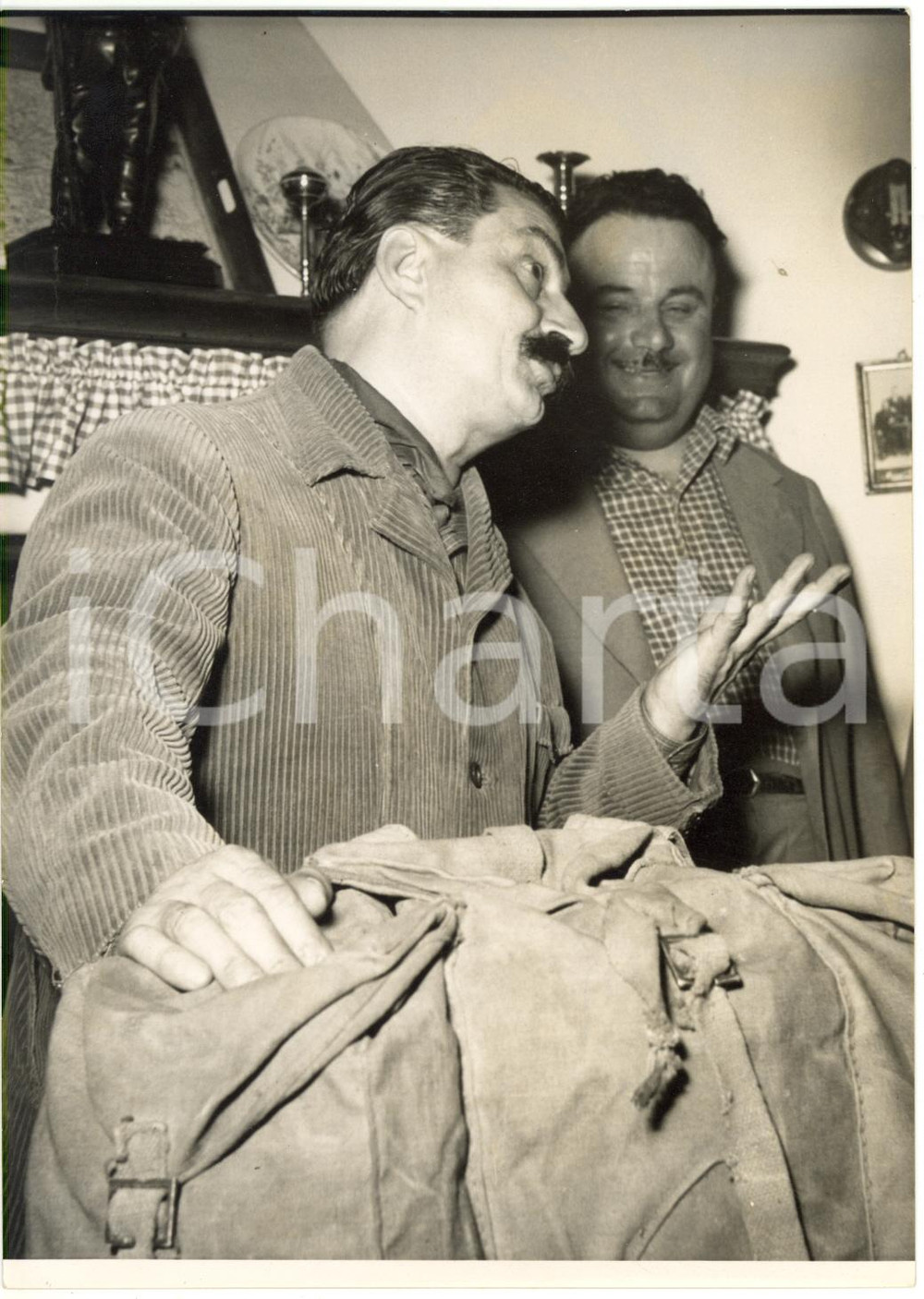 1955 RONCOLE DI BUSSETO - Giovannino GUARESCHI con gli amici dopo la detenzione