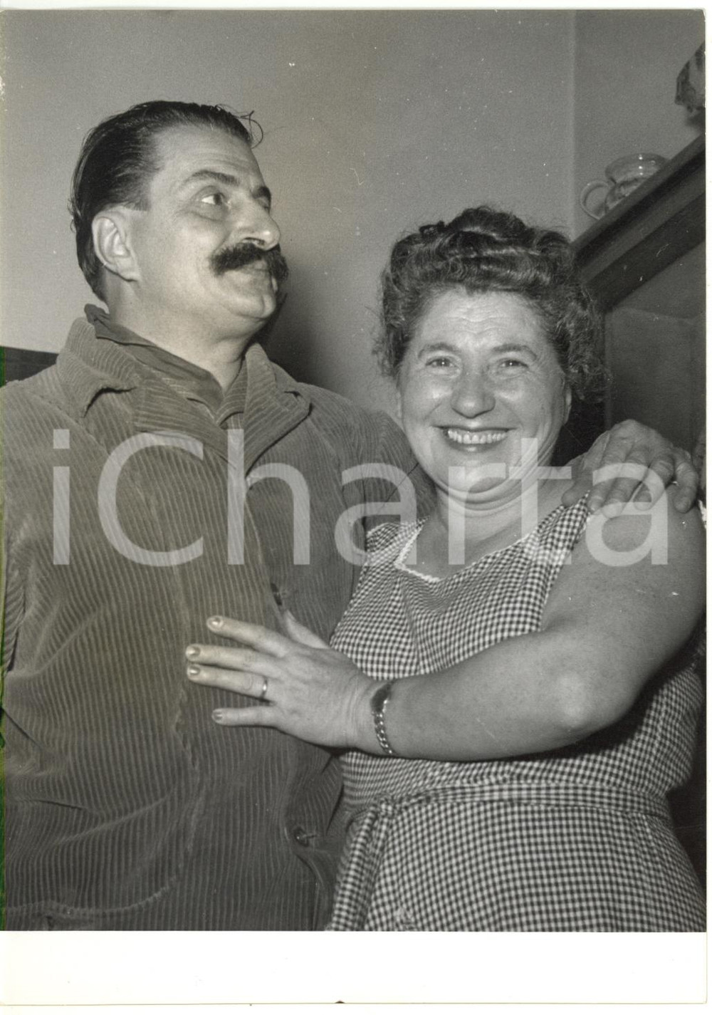 1955 RONCOLE DI BUSSETO Giovannino GUARESCHI con Ennia PALLINI dopo detenzione