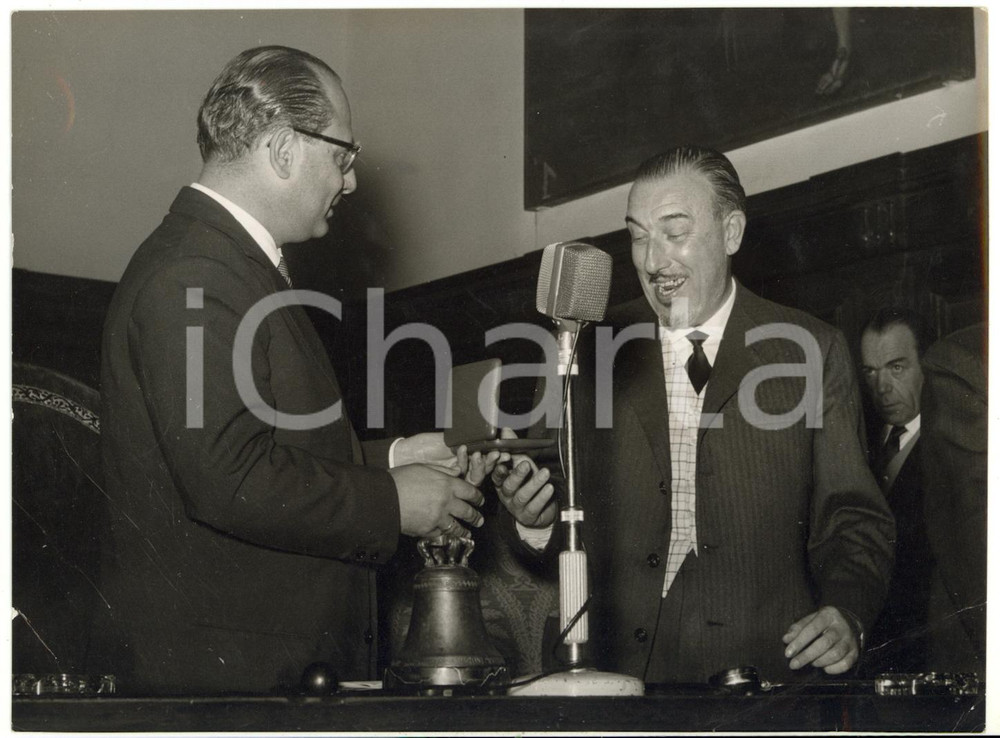 1957 MILANO Carlo PANSIERI riceve medaglia GUIDO DONEGANI metallurgia leggera