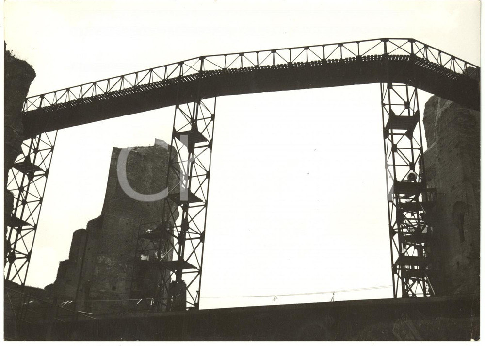 1958 ROMA - TERME DI CARACALLA Allestimento palco per la stagione operistica
