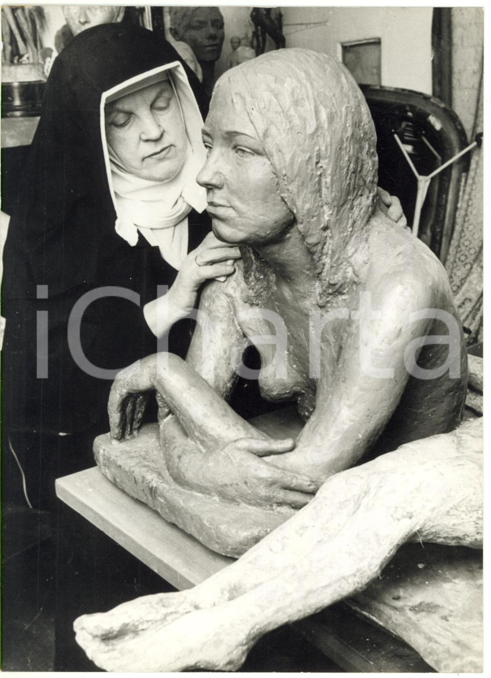 1967 NORFOLK - Artista Suor BENEDIKTA realizza una scultura *Foto 13x18