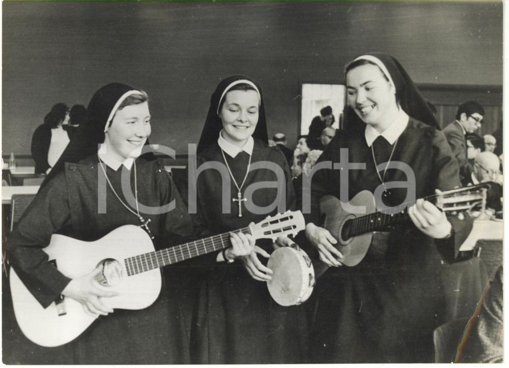 1955 ca LONDON Notting Hill Gate NDS Religiose Nostra Signora di Sion - Concerto