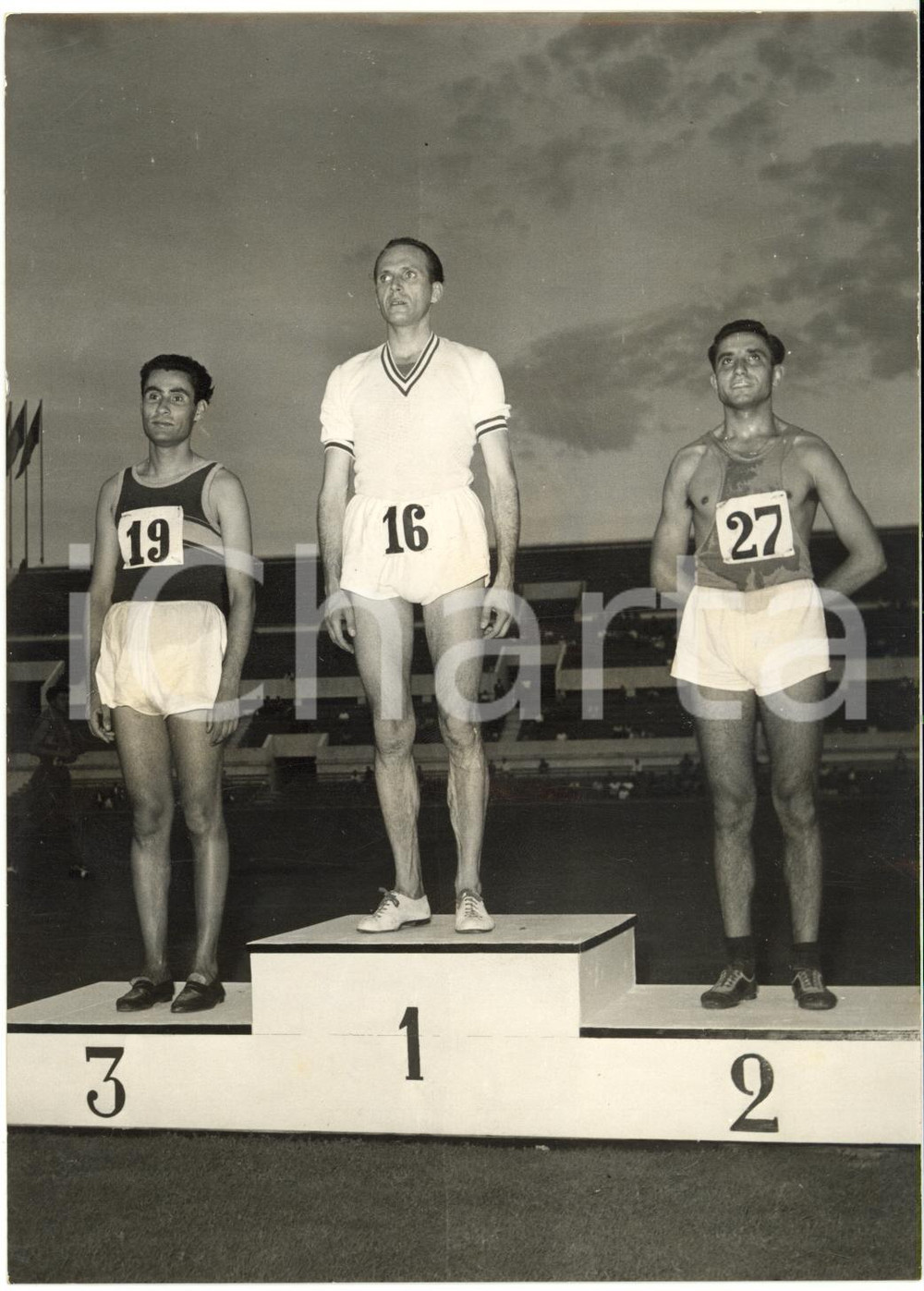 1953 ROMA CAMPIONATI ATLETICA LEGGERA - Pino DORDONI premiazione 10km di marcia