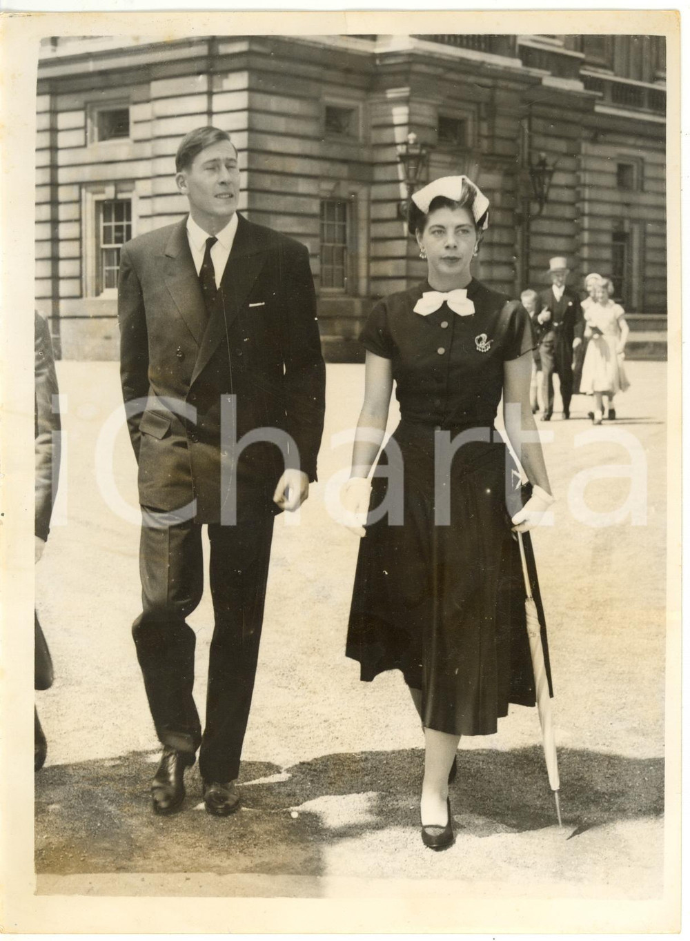 1955 LONDON Buckingham Palace - Roger BANNISTER con la moglie Moyra *Photo 15x20