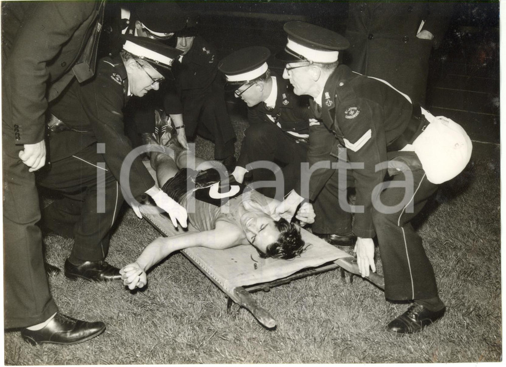1956 LONDON White City Stadium - Infortunio Eric SHIRLEY nei 3000m siepi *Foto
