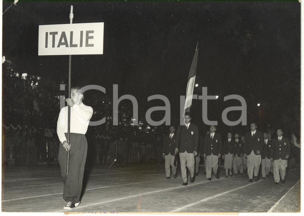 1957 PARIGI - ATLETICA Giochi Universitari - Sfilata della squadra italiana Foto