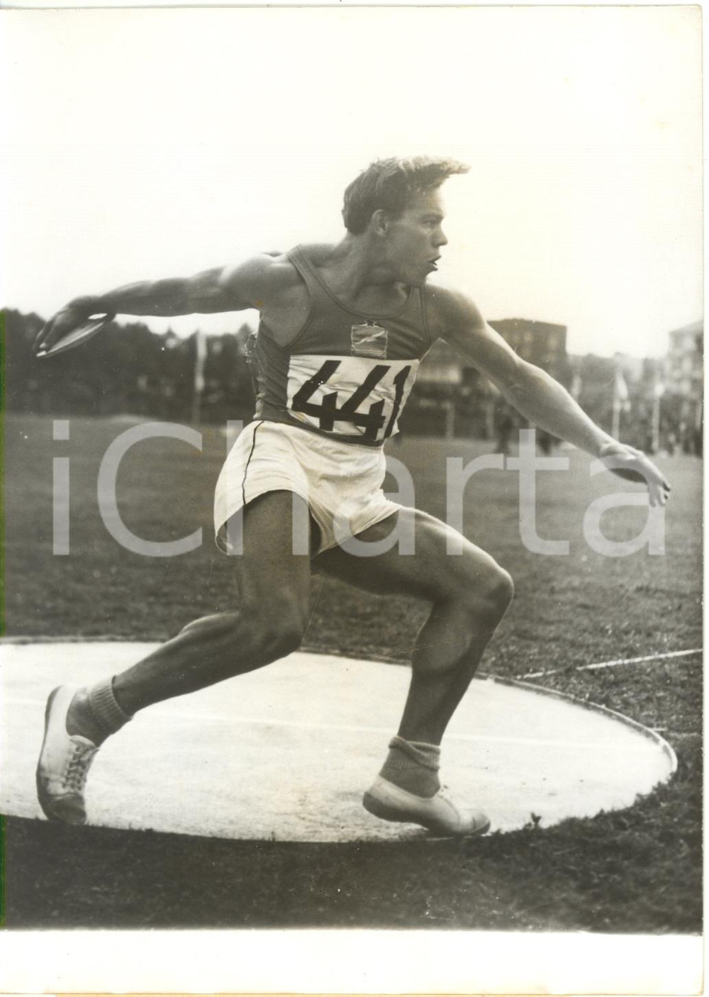 1957 PARIGI ATLETICA Lancio del disco - Viktor KOMPANEETS ai Giochi Universitari