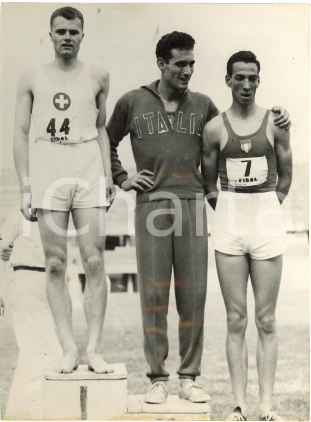 1955 ca TORINO ATLETICA - Vincenzo LOMBARDO e Marcello DANI sul podio dei 400m