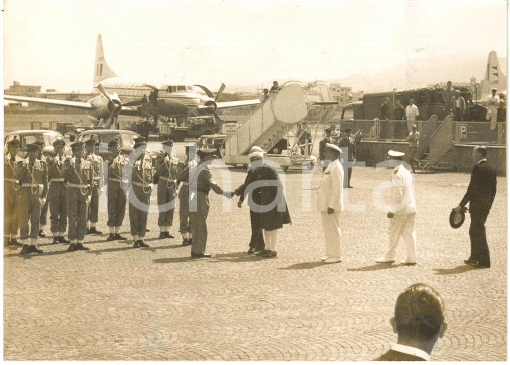 1955 ROMA Premier indiano Jawaharlal NEHRU arriva all'Aeroporto di CIAMPINO