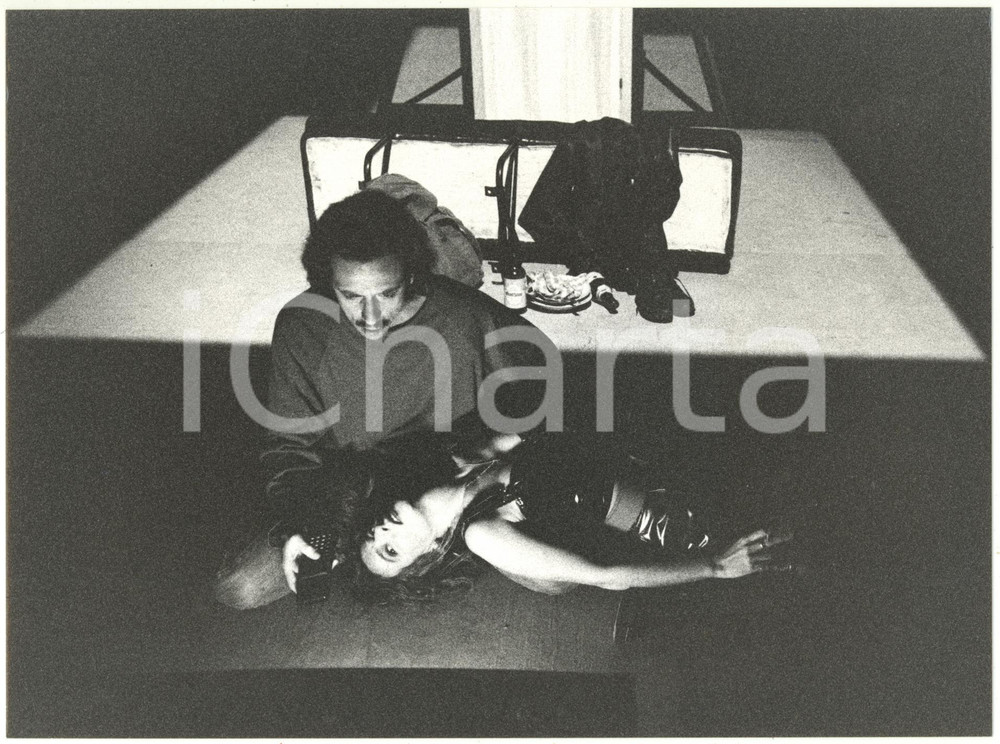 1988 MILANO Mattia SBRAGIA Giuliana DE SIO in LIBERO Regia Giorgio STREHLER Foto