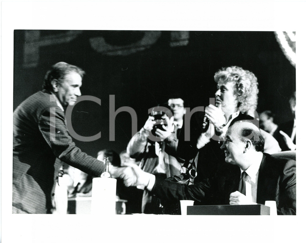 1987 XLIV Congresso PSI Bettino CRAXI stringe la mano a Enzo TORTORA Foto 25x20