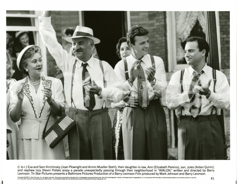 1990 CINEMA "Avalon" - Joan PLOWRIGHT Armin MUELLER-STAHL e Aidan QUINN *Foto