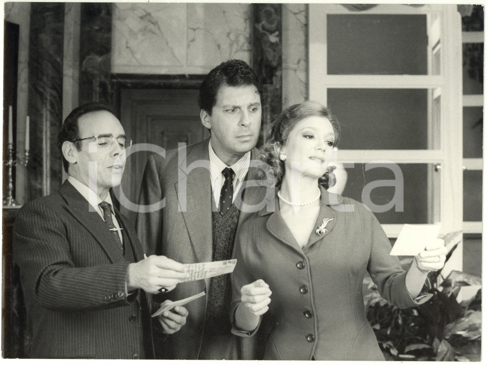 1995 TEATRO Fabrizio FRIZZI Mascia MUSY Ennio COLTORTI in scena Foto 24x18 Fotografia di agenzia, scattata in occasione della messa in scena dello spettacolo "Lo sbaglio di essere vivo", per la regia di regia di Lucio Ardenzi e Ennio Coltorti.  CONDIZIONI: FAIR (lieve piegatura al lato destro)FORMATO: 24x18 cm    originale e autentica 1