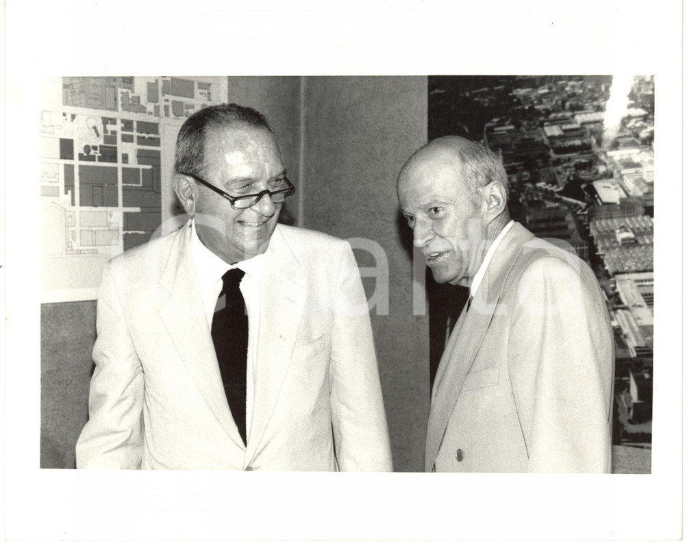 1990 ca COSTUME Architetto Gino VALLE con Leopoldo PIRELLI - Foto 25x20 cm