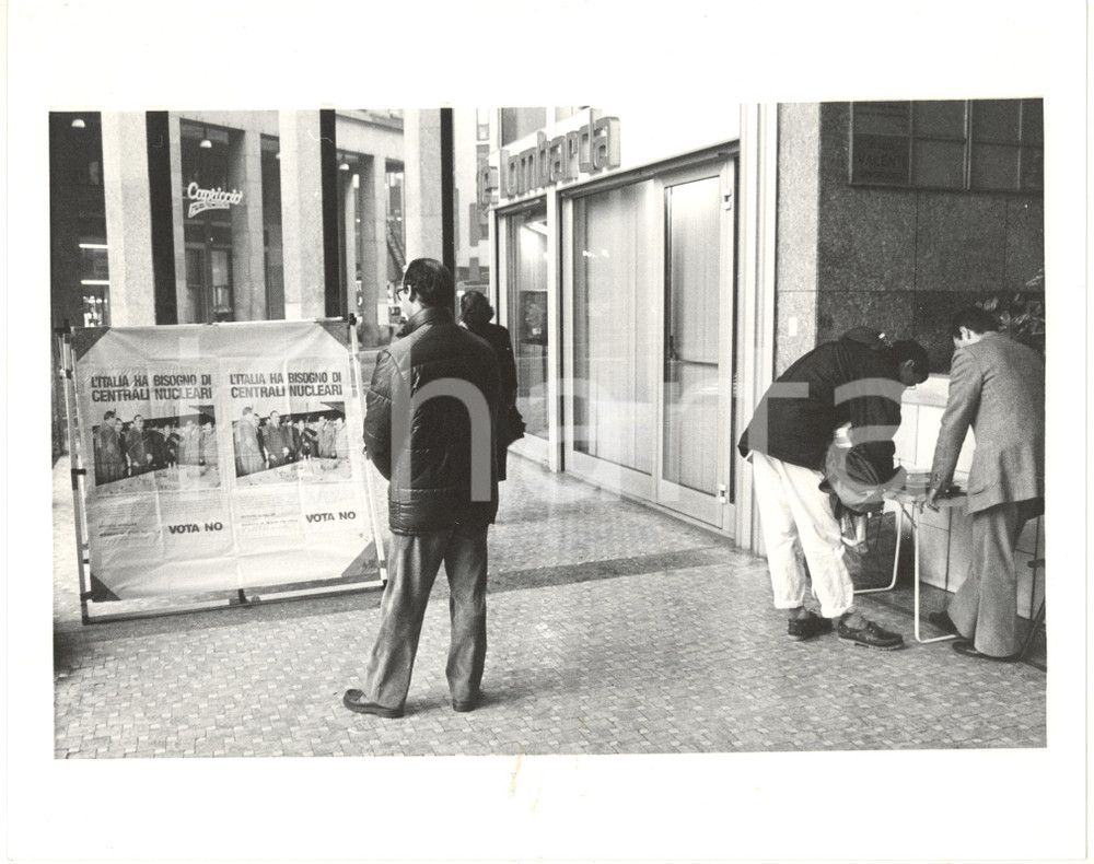 1987 MILANO - REFERENDUM SUL NUCLEARE - Propaganda per il No (2) *Foto 25x20 cm