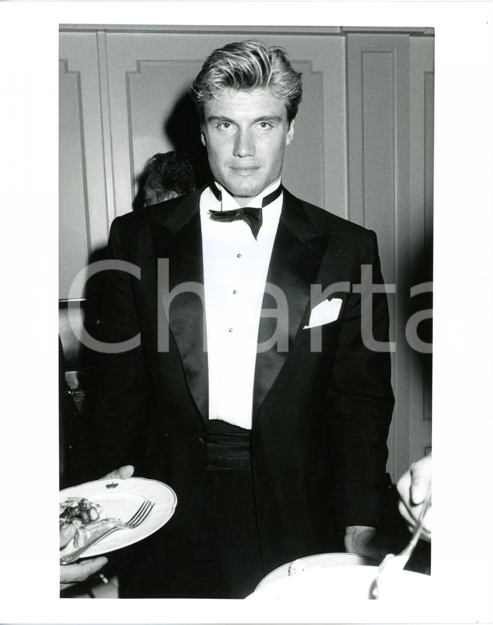 1985 ca CINEMA Dolph LUNDGREN in smoking - Ritratto dell'attore *Foto 20x25 cm