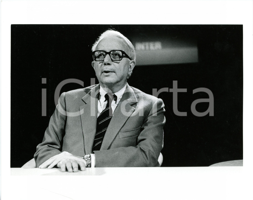 1985 ca RAI TV - Ritratto del giornalista Enzo BIAGI (5) *Fotografia 25x20 cm