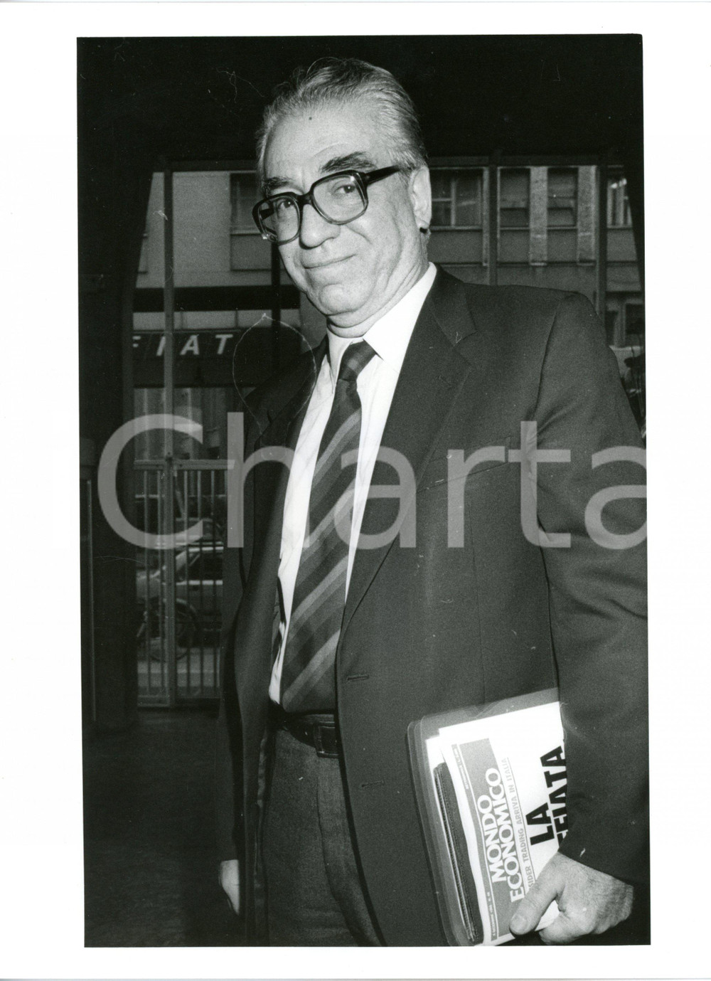 1988 ITALIA COSTUME Ritratto di Giancarlo LUNATI con "Mondo Economico" - Foto