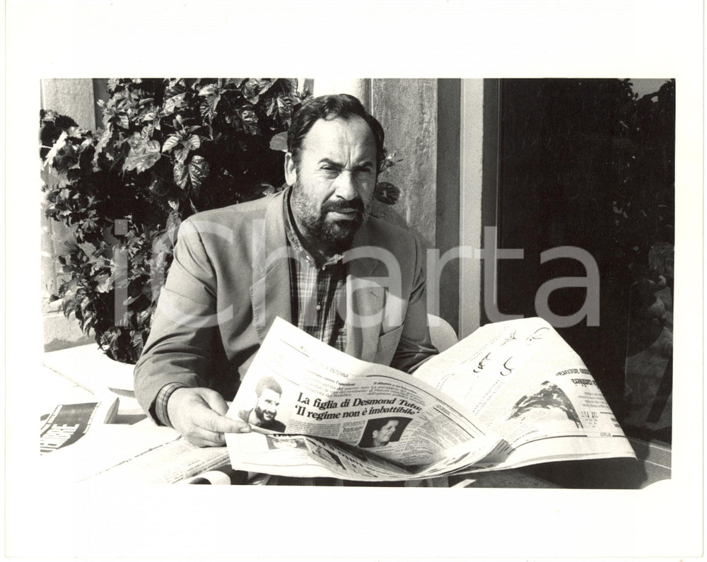 1990 ca POLITICA Ottaviano DEL TURCO legge il giornale *Foto 24x18 cm