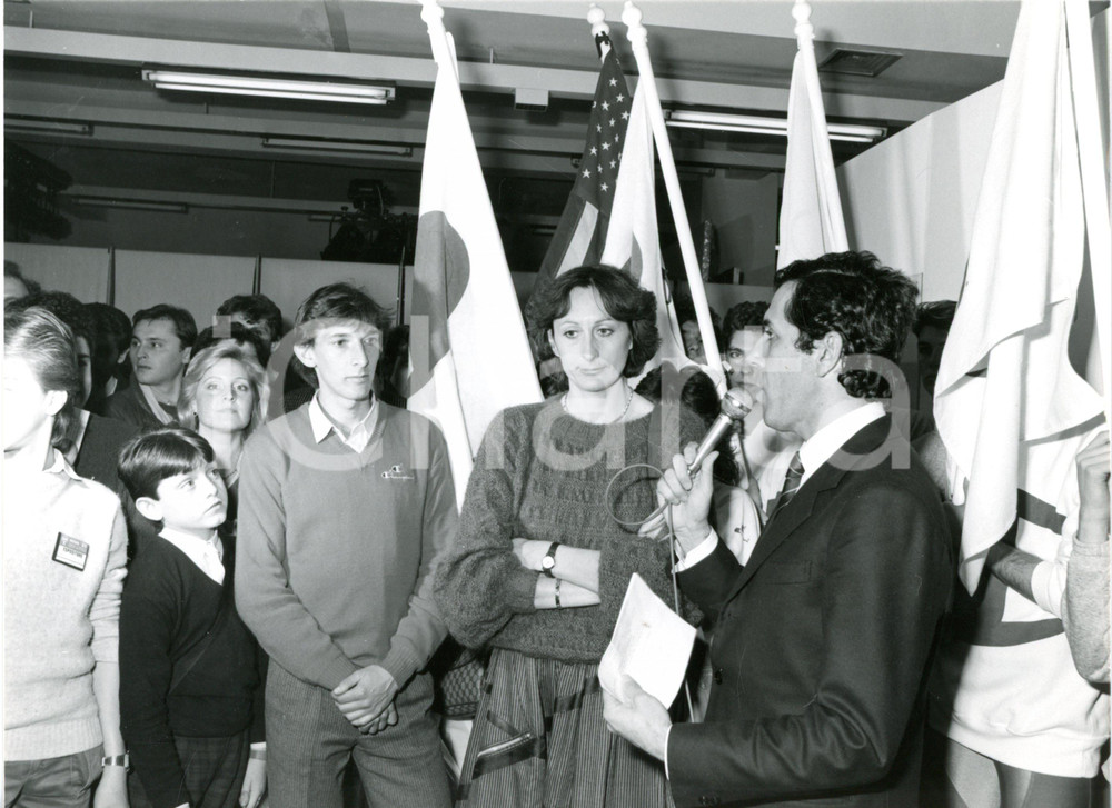 1985 MILANO Fiera MIAS - Sara SIMEONI all'inaugurazione - Fotografia 24x18