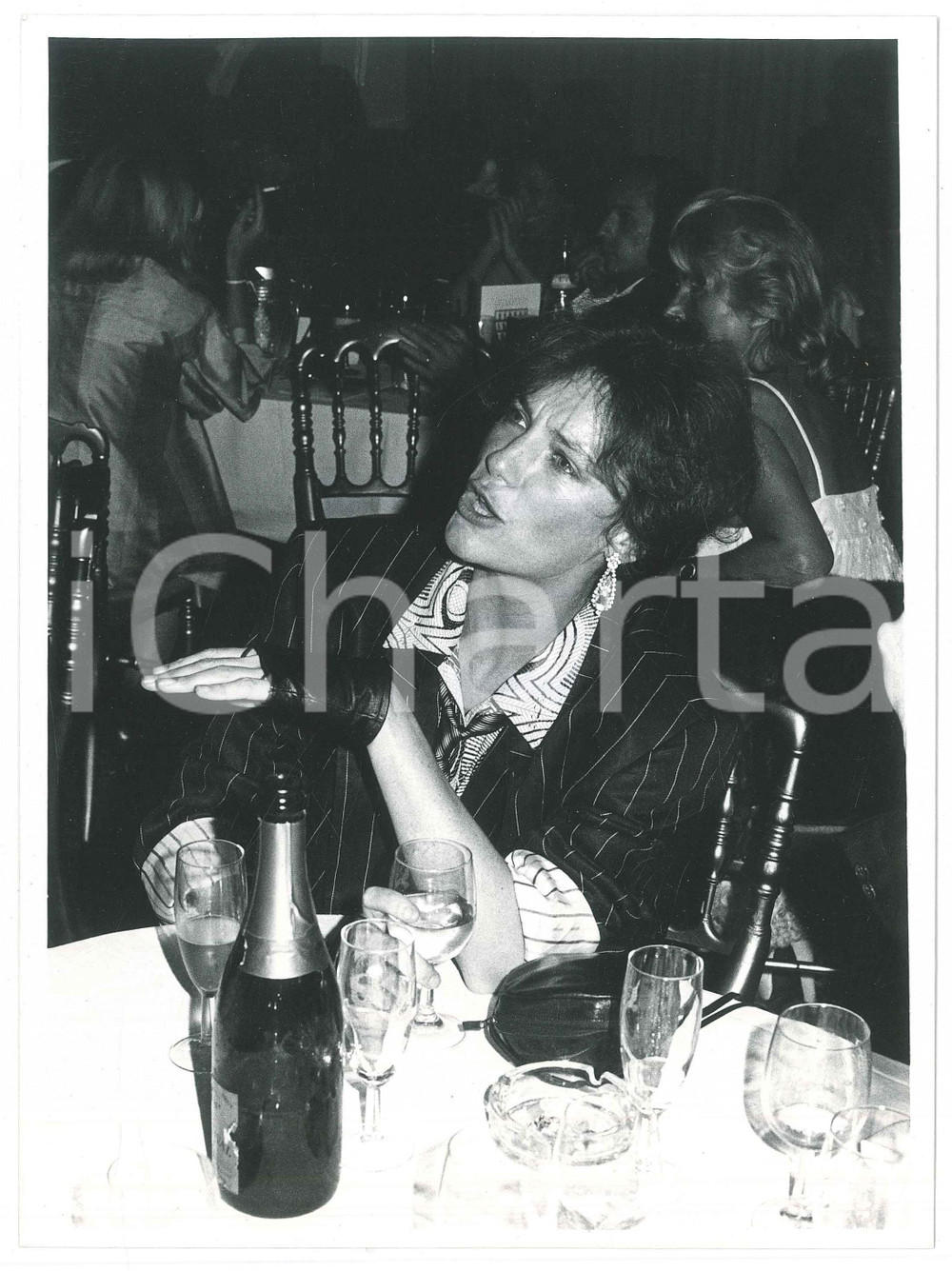 1985 CINEMA Jacqueline BISSET al ristorante - Foto 17x24 cm