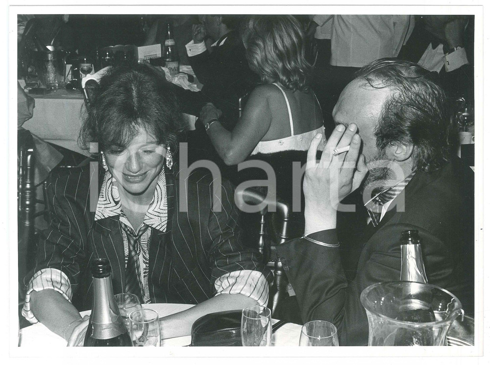 1985 CINEMA Jacqueline BISSET al ristorante - Foto 24x17 cm (3)