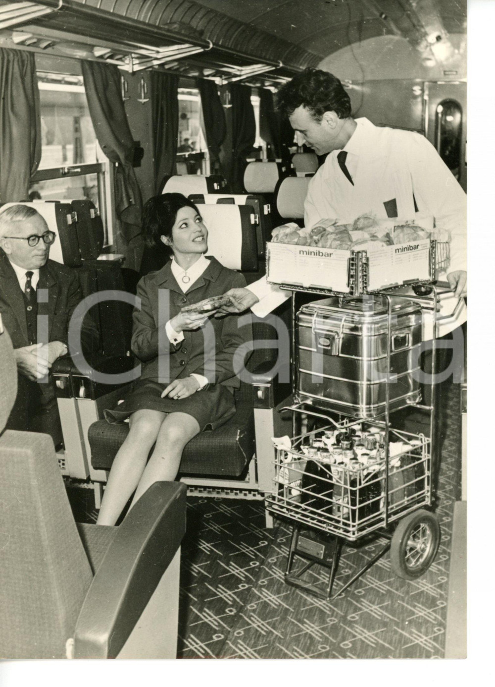 Fotografia d epoca originale 1967 FRANCE SNCF Nuovo servizio minibar sui treni Foto costume 1