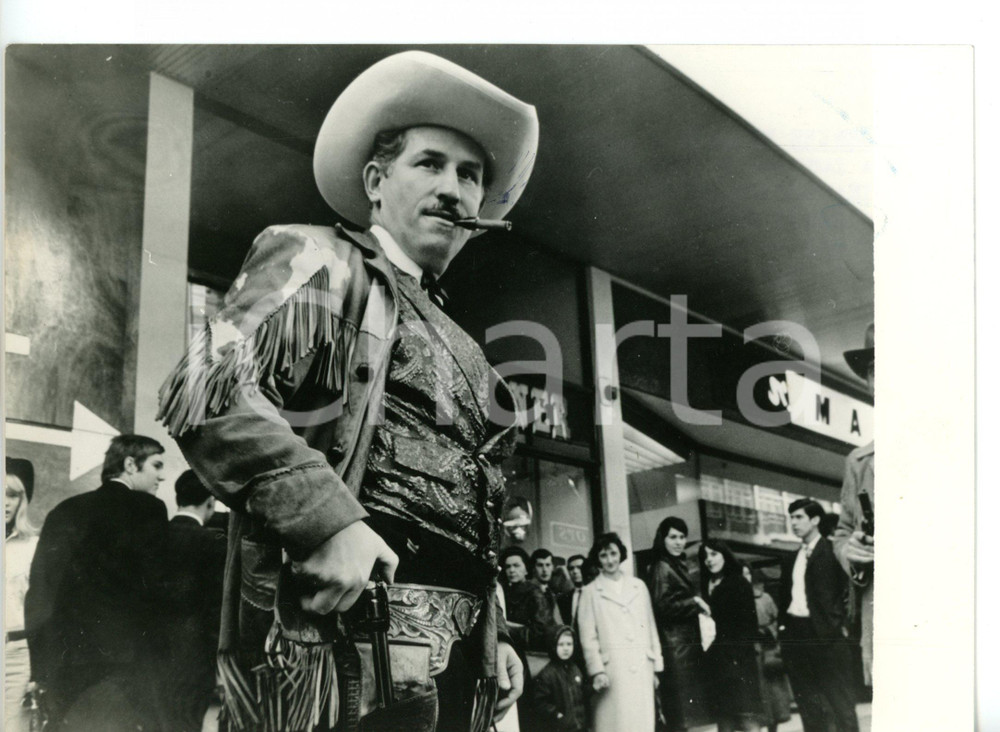 1965 ca OXFORD - MODA Ritratto di uomo in abito western - Foto 18x13 cm