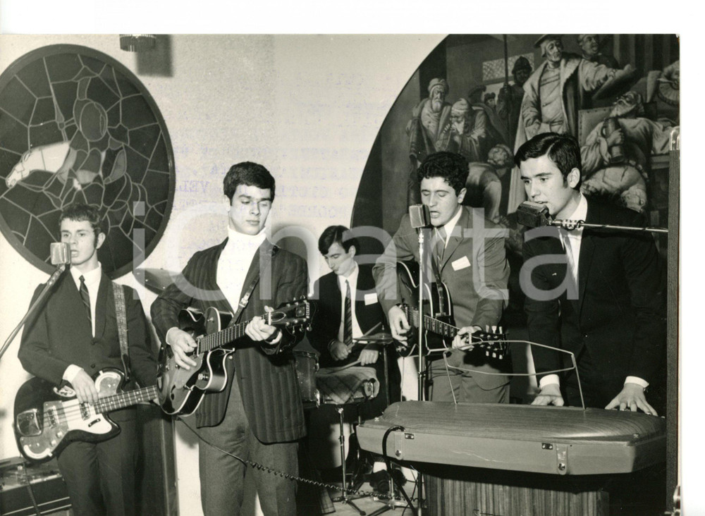 1967 MILANO Helenito HERRERA suona al ristorante DON CHISCIOTTE - Foto 18x13 cm
