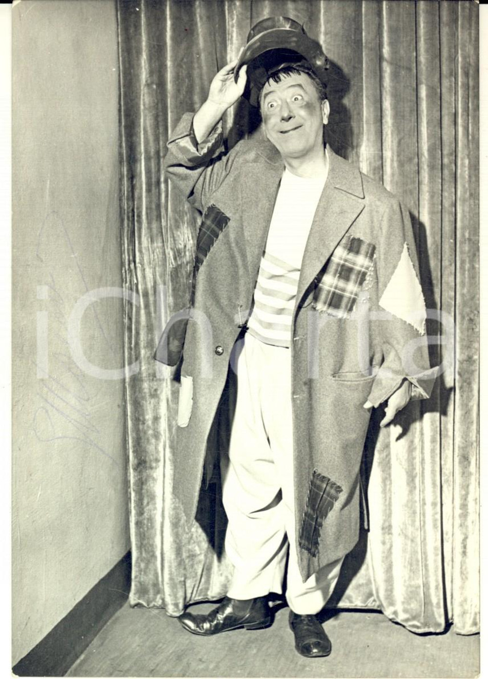 1950 ca Erminio MACARIO in abito da clown - Foto seriale con AUTOGRAFO
