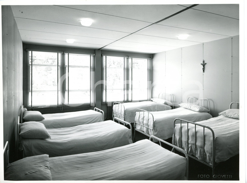 1975 DOMODOSSOLA - CPA Dormitorio centro psichiatrico - Fotografia 24x18