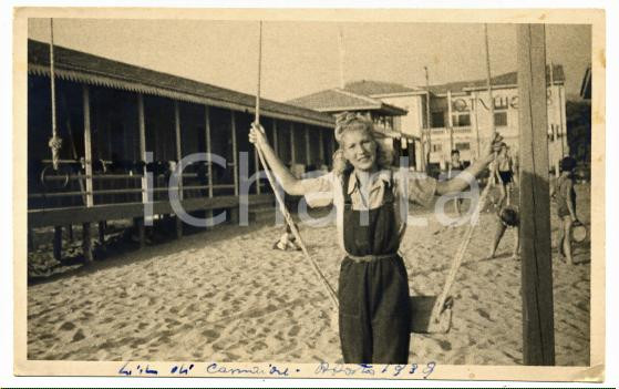 Agosto 1939 LIDO DI CAMAIORE Ragazza sull'altalena - Ritratto - Fotocartolina