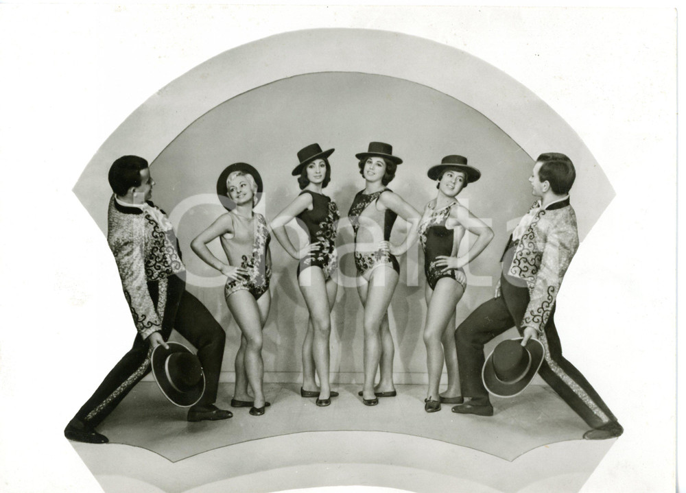1965 ca COSTUME VINTAGE Corpo di ballo in costume di scena *Foto 24x17 cm