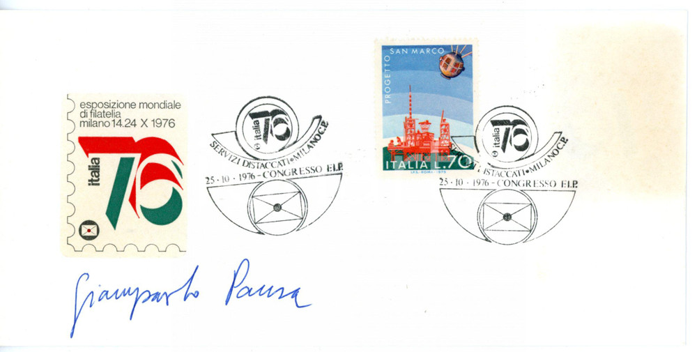 1976 MILANO CORRIERE DELLA SERA Giampaolo PANSA *Biglietto AUTOGRAFO Timbro FDC  Biglietto di invito, recante l'annullo del primo giorno, firmato dal giornalista Giampaolo Pansa.Occasione dell'emissione filatelica &egrave; il centenario del Corriere della Sera. CONDIZIONI: G (ma lieve alone al margine destro)FORMATO: 20x10 cm    originale e autentica 1