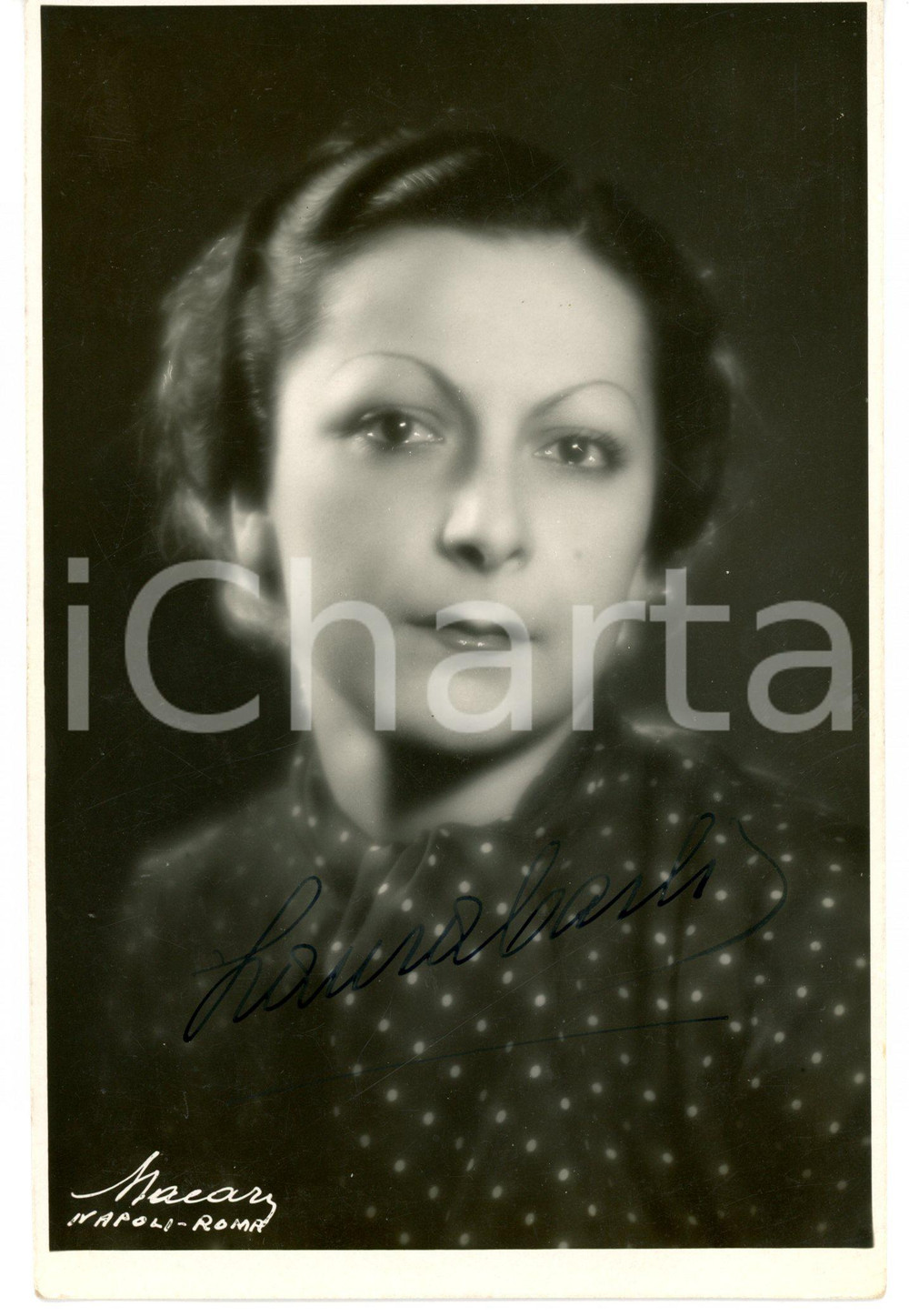 1940 ca TEATRO Attrice Laura CARLI - Foto seriale con AUTOGRAFO Fotografia seriale d'epoca, con autografo.CONDIZIONI: GFORMATO: 11x17 cm    originale e autentica 1