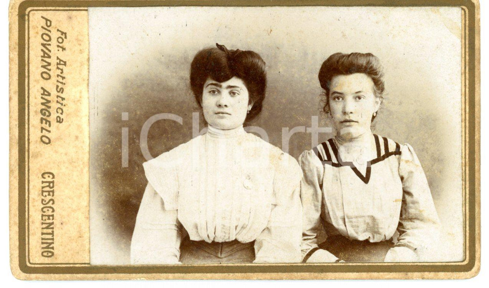 1905 ca CRESCENTINO (VC) Ritratto di due giovani sorelle *Foto PIOVANO CDV