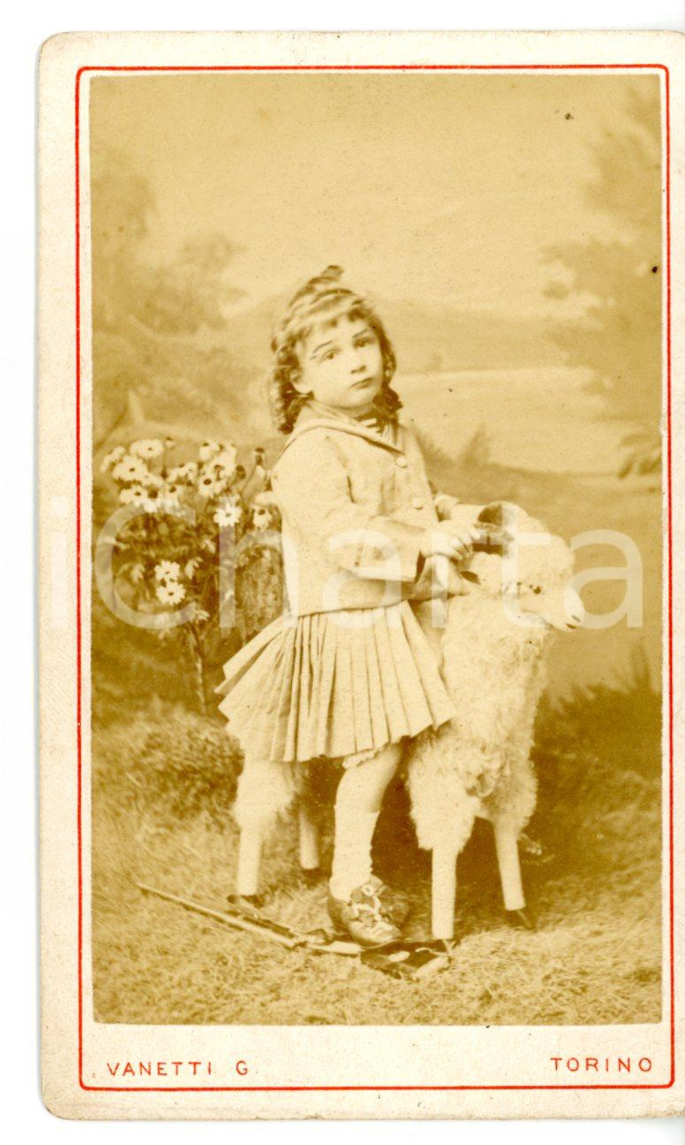 1880 ca TORINO Ritratto di bambina con animale di pezza *Foto VANETTI CDV