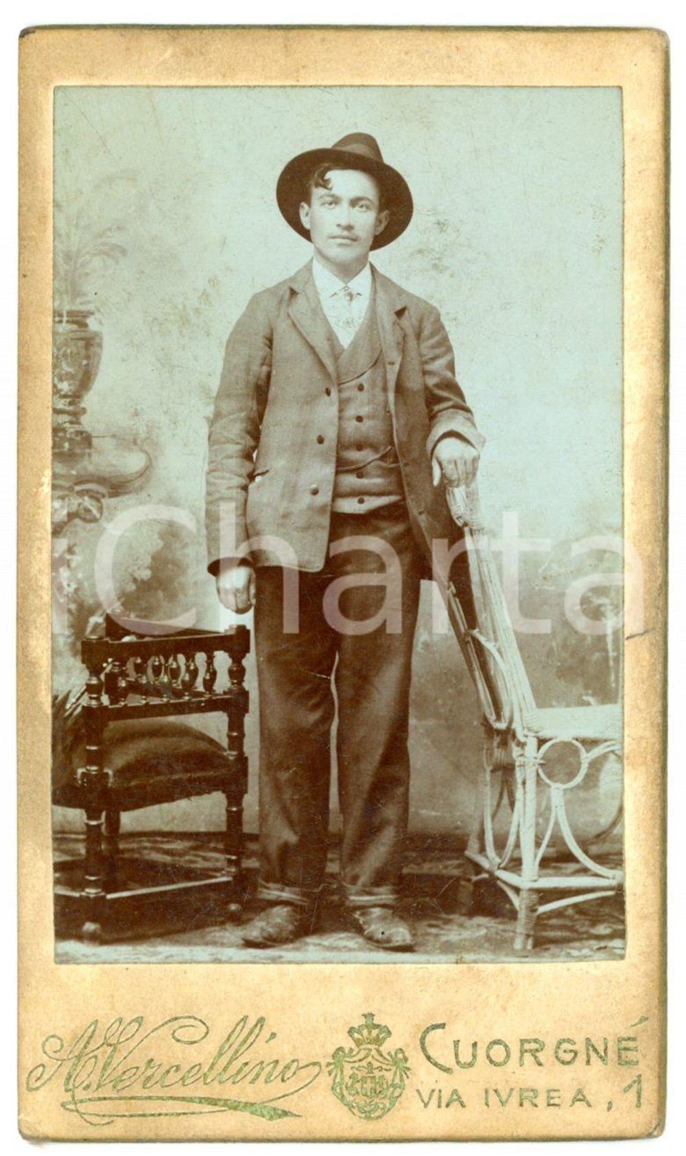 1905 ca CUORGNÈ Ritratto di un giovane uomo - Foto Antonio VERCELLINO CDV