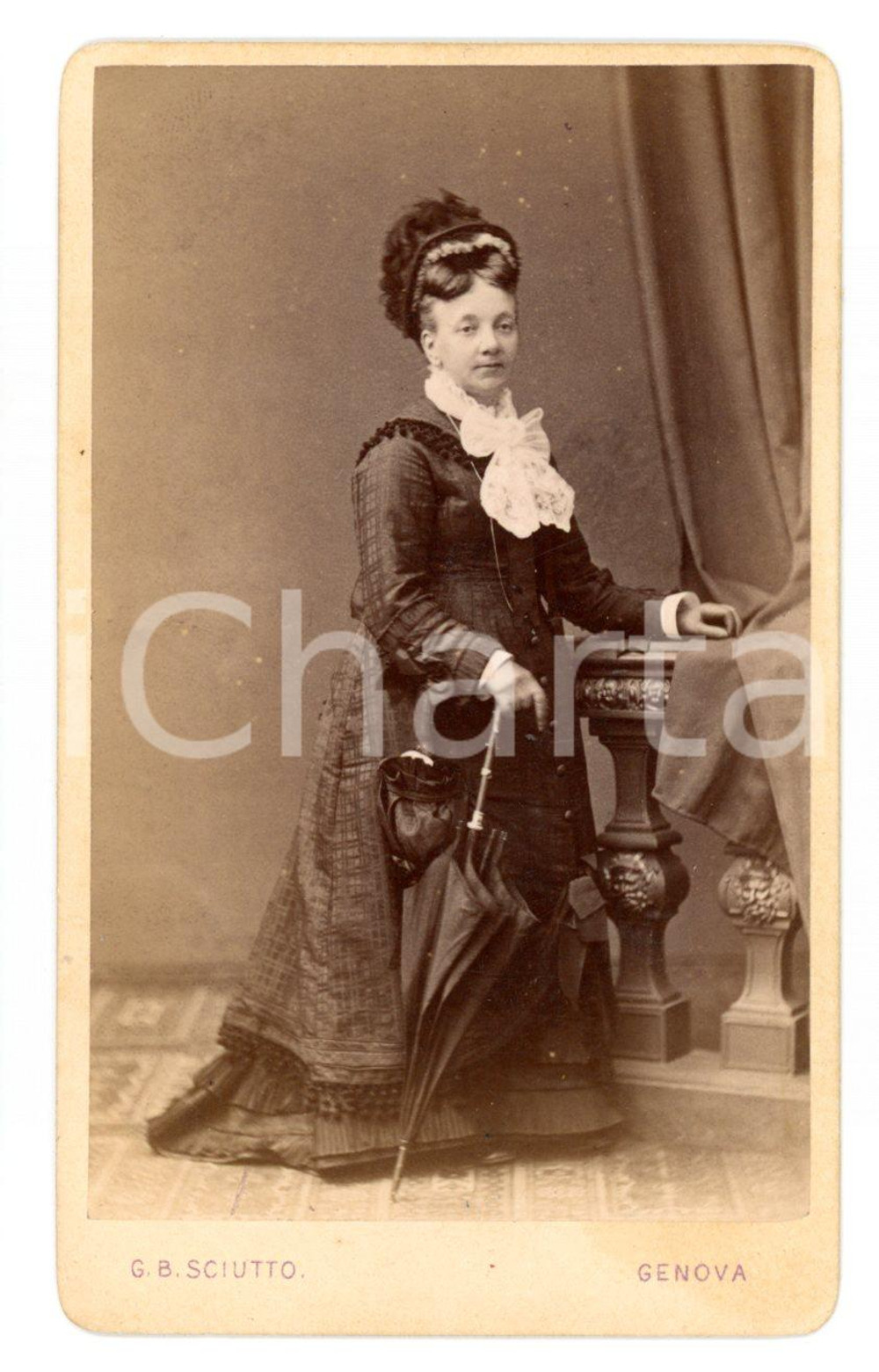 1870 ca GENOVA Donna con ombrello e foulard di pizzo - Foto SCIUTTO CDV