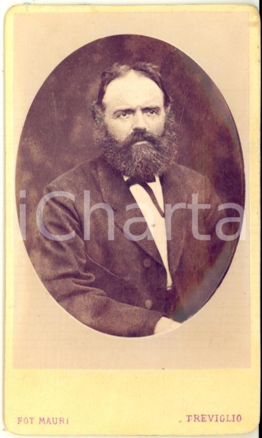 1870 ca TREVIGLIO Ritratto maschile in abito scuro - Foto Giacomo MAURI CDV