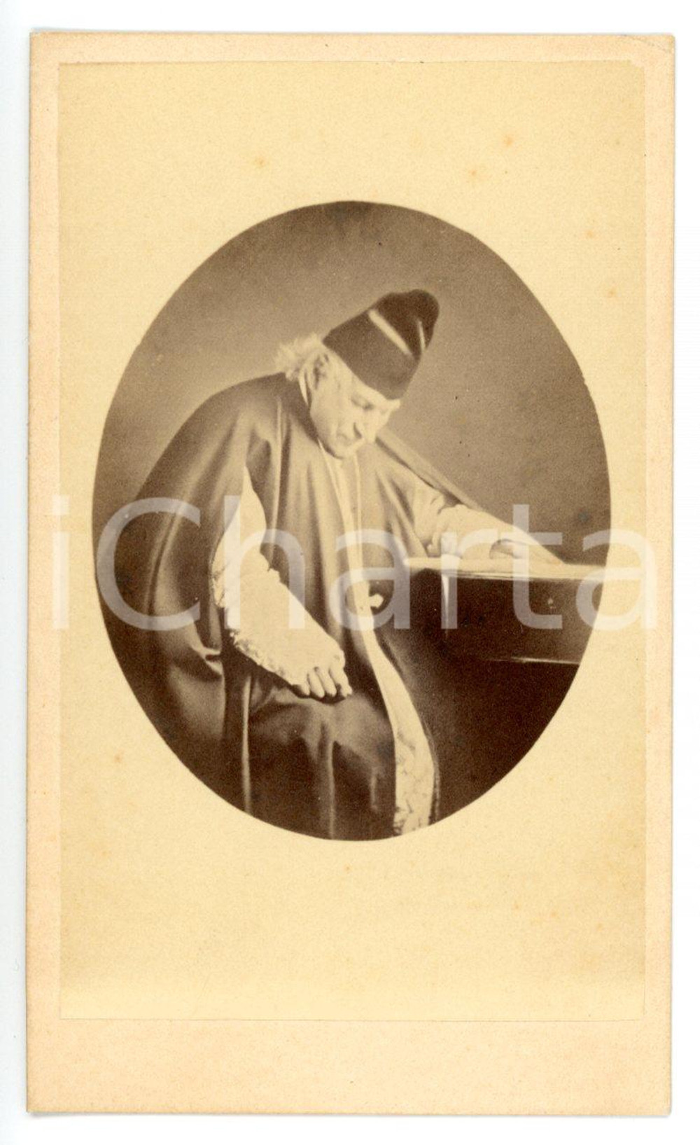 1870 ca TORINO (?) Ritratto del chierico Giuseppe PITTALUGA - Fotografia CDV Fotografia d'epoca, su cartoncino morbido, con dedica manoscritta al verso.CONDIZIONI: GFORMATO: CDV     originale e autentica 1