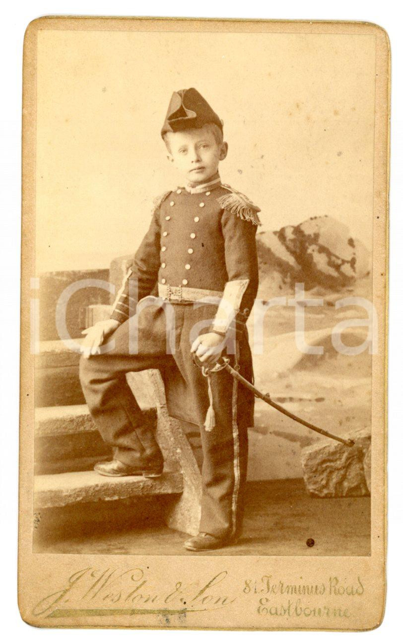 1896 EASTBOURNE Ritratto di bambino in divisa militare - Foto J. WESTON CDV
