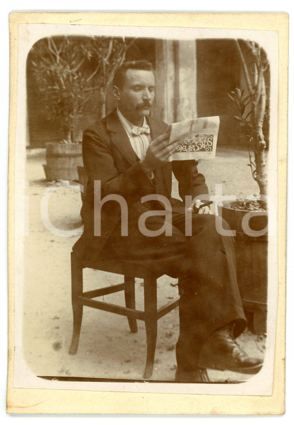 1903 CHERASCO Gian Carlo GIACCARDO legge "Lo Scacciapensieri" - Foto 9x13 cm
