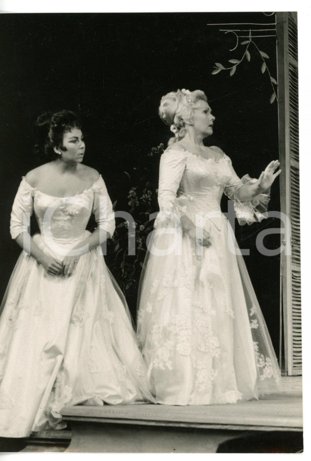1963 SALISBURGO Theatergasse - Attrici durante uno spettacolo - Foto 10x15