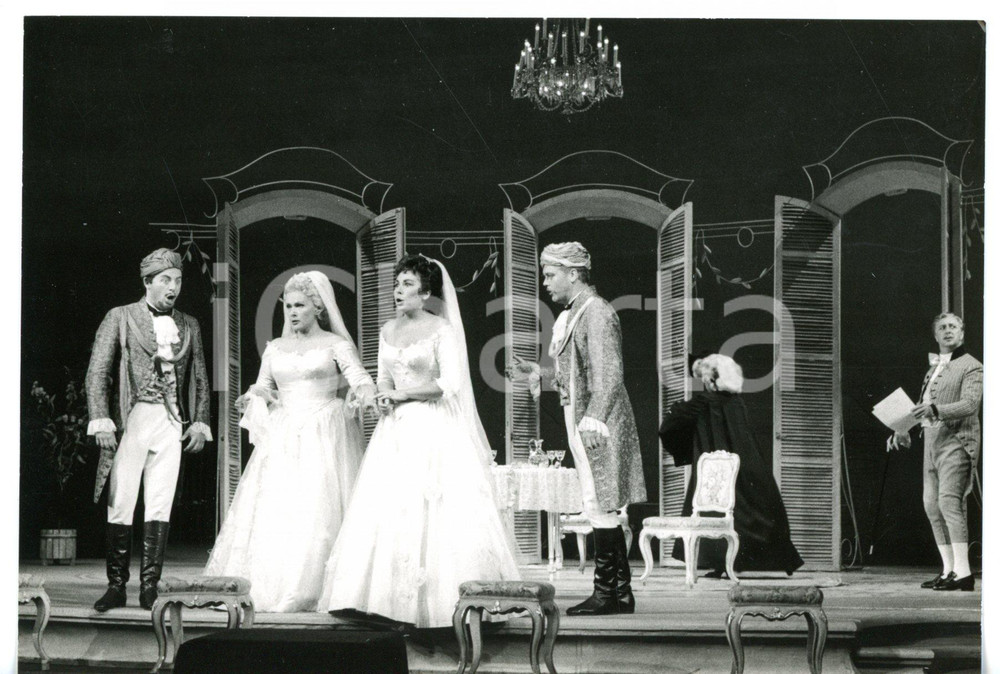 1963 SALISBURGO Theatergasse - Attori sul palco durante spettacolo teatrale 